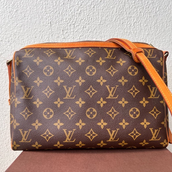 Louis Vuitton Handbags - 🔥🔥RARE🔥🔥Louis Vuitton Cite 2 Way Bag